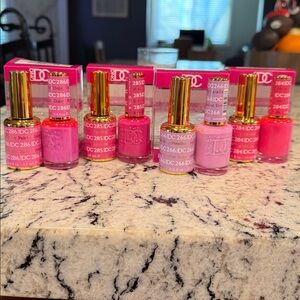 Lightly used Daisy DND DC Nail Gel & Lacquer 4 Pack Bundle